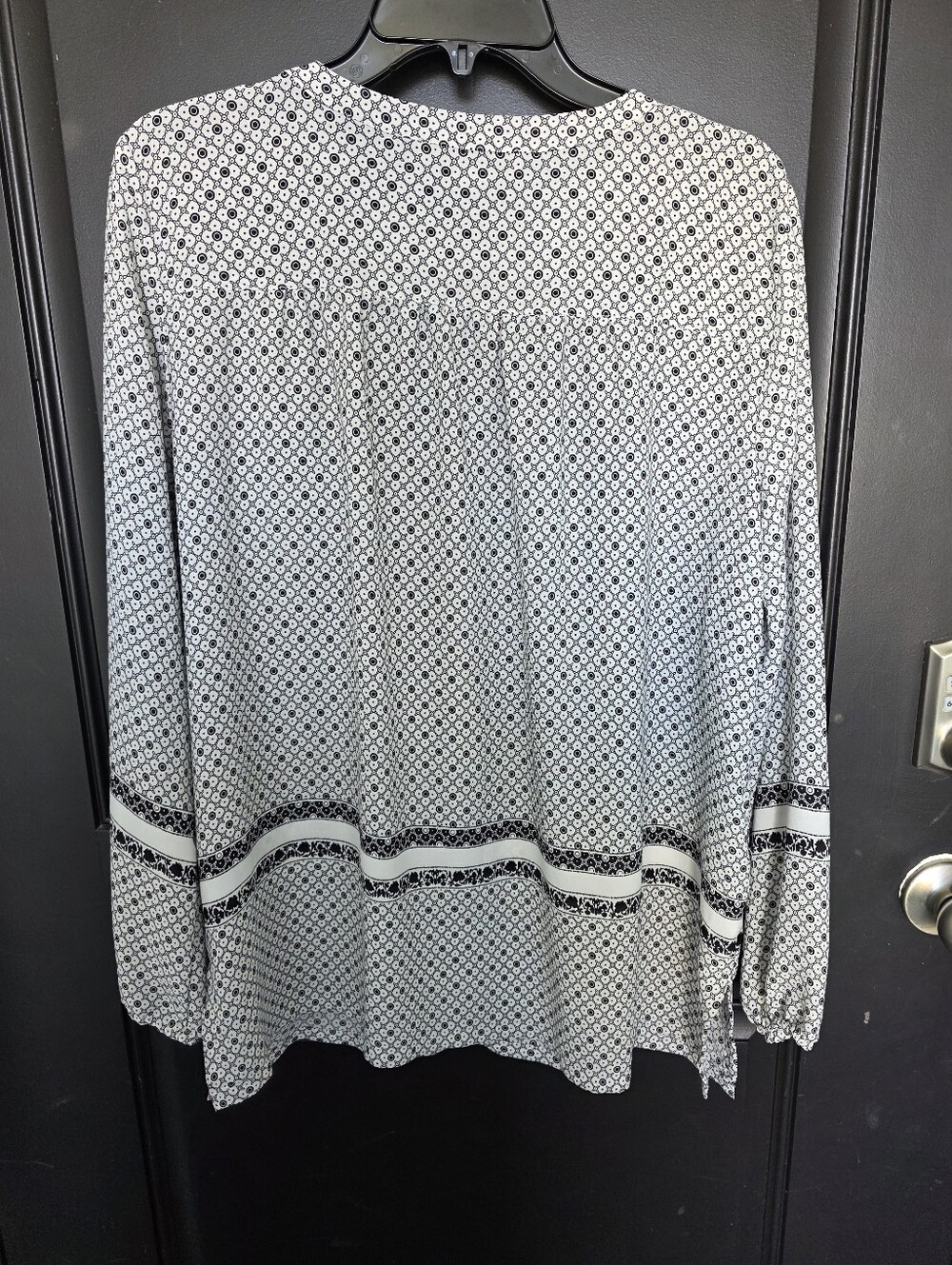 LOFT Black White Geometric Print Henley Blouse Size Large Boho Long Sleeve Tunic - Picture 6 of 10